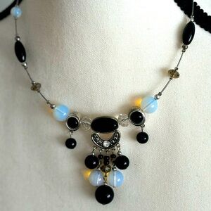 VTG GEMSTONE STONE SILVER TONE NECKLACE AMBER BLACK OPAL & RHINESTONE. 8.5 “